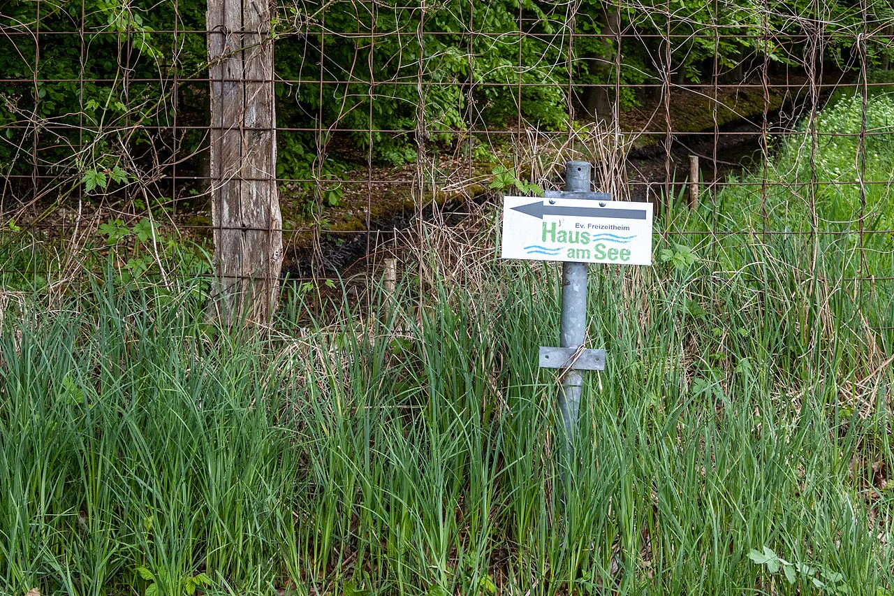 Signpost to the evangelical leisure home “Haus am See” at the nature reserve “Teiche in der Heubachniederung” near Hausdülmen, Dülmen , North Rhine-Westphalia ,